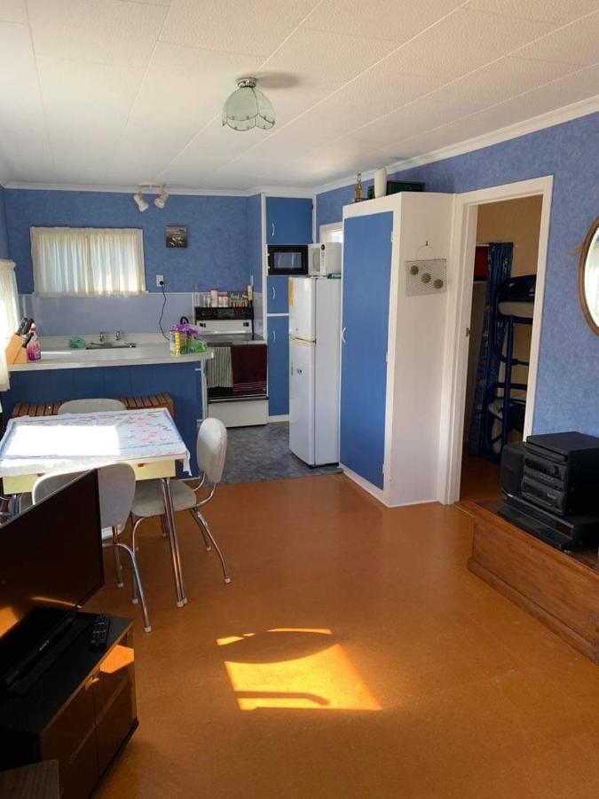 Urenui Beach Bach Екстер'єр фото